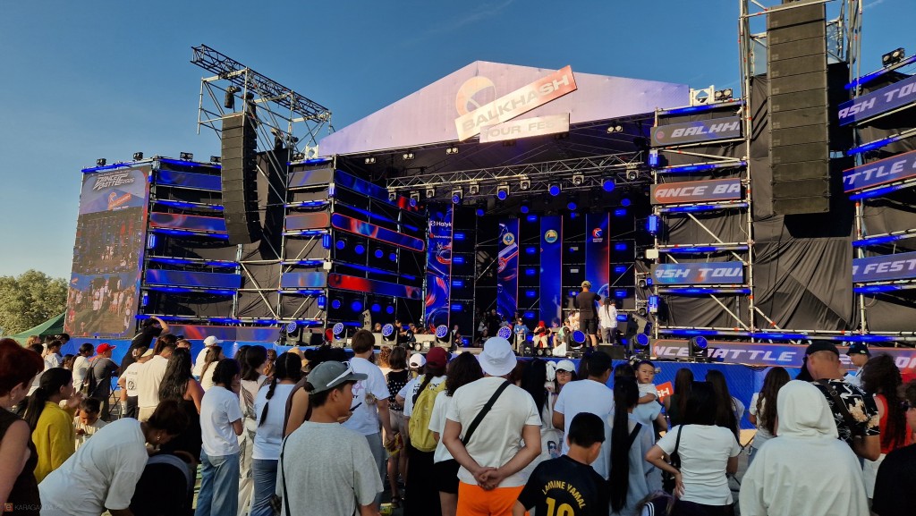 Побережье на волне: в Балхаше проходит Balkhash Tour Fest – 2026