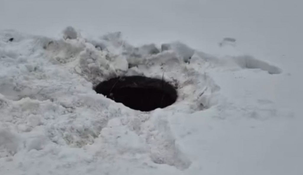 Ребёнок упал в открытый колодец в Караганде