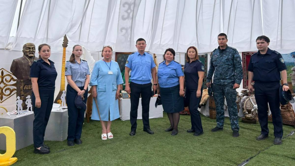 Сотрудники карагандинской колонии посетили музей Абая