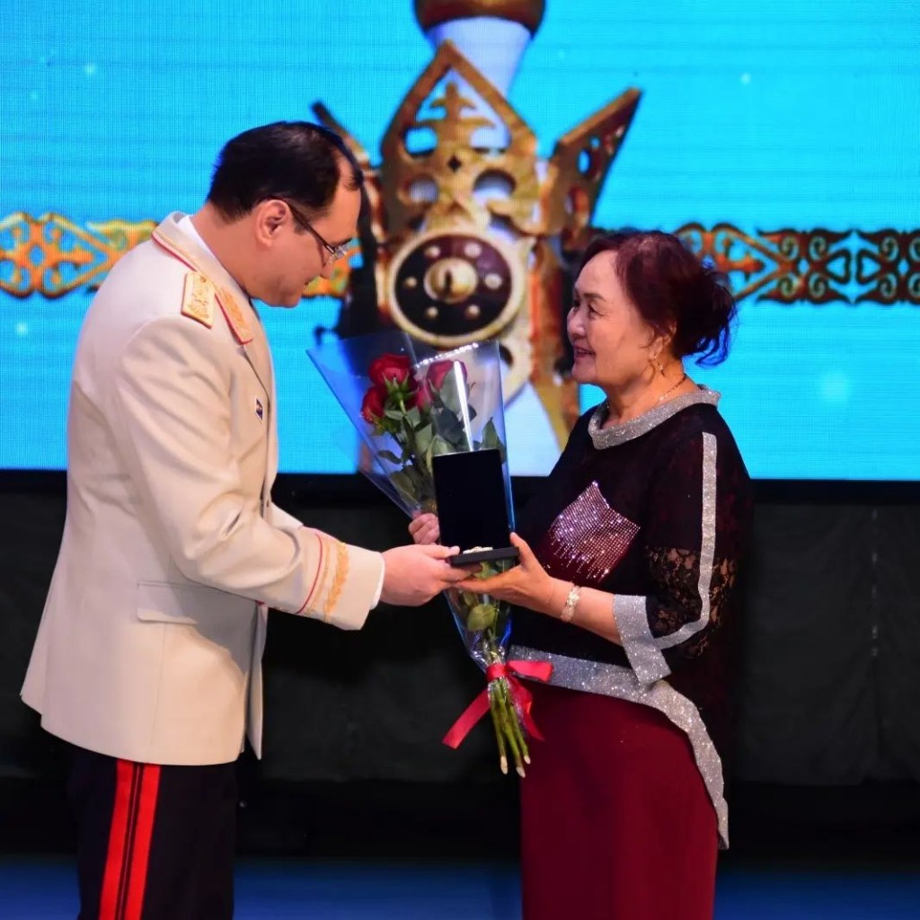 В департаменте полиции Карагандинской области наградили полицейских ко Дню Республики