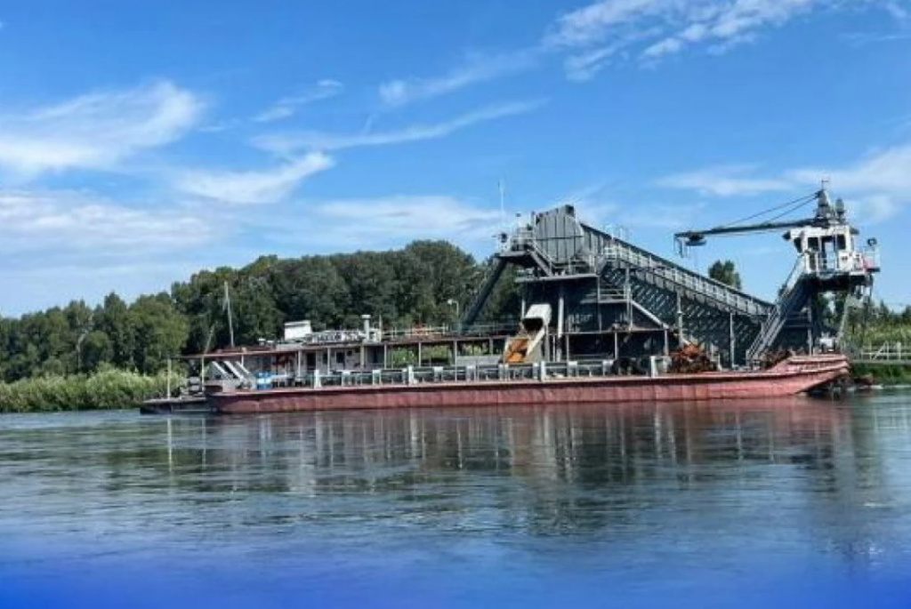 Масштабные работы по очистке рек и водоемов провели в Казахстане