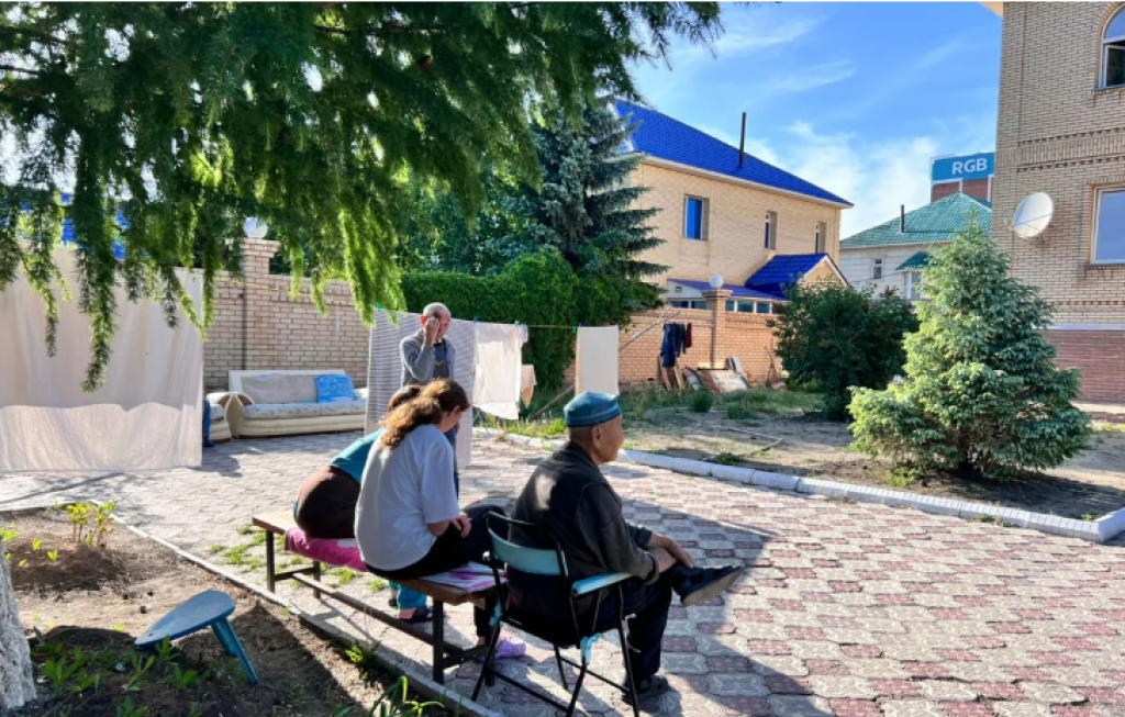 Ересек әйелдер жеке үй