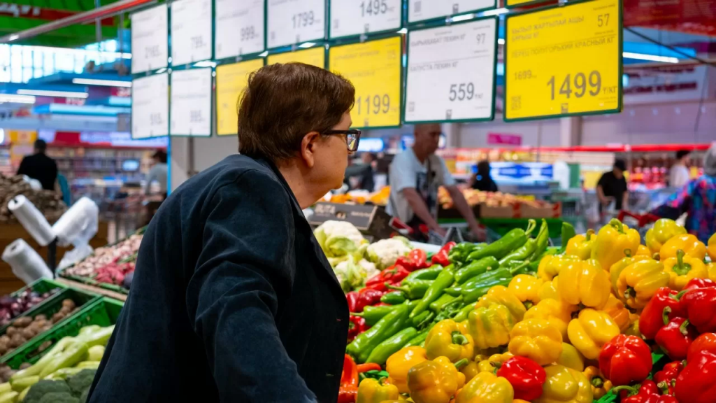 Азық-түлік бюджеттің 55% - бюджета жейді: ҚР қай өңірлерінде тамақтануға көп жұмсалады