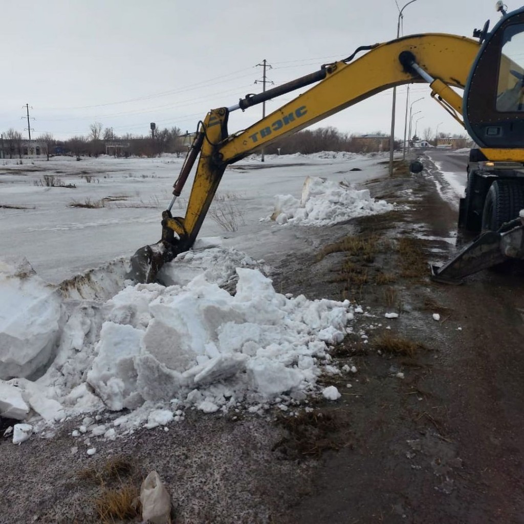 Из населенных пунктов Абайского района вывезено 25 тысяч кубометров снега