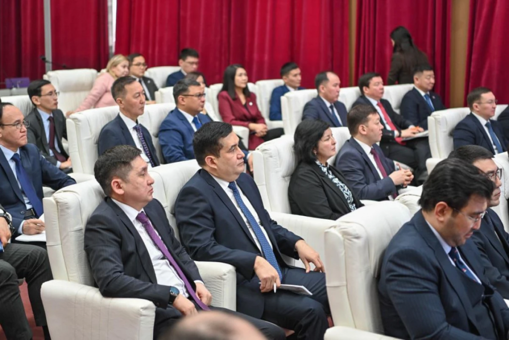 В Казахстане будет изменен текст присяги госслужащих