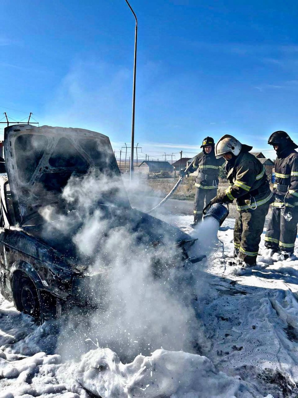 Автомобиль горел на дороге Восточный обход Караганды