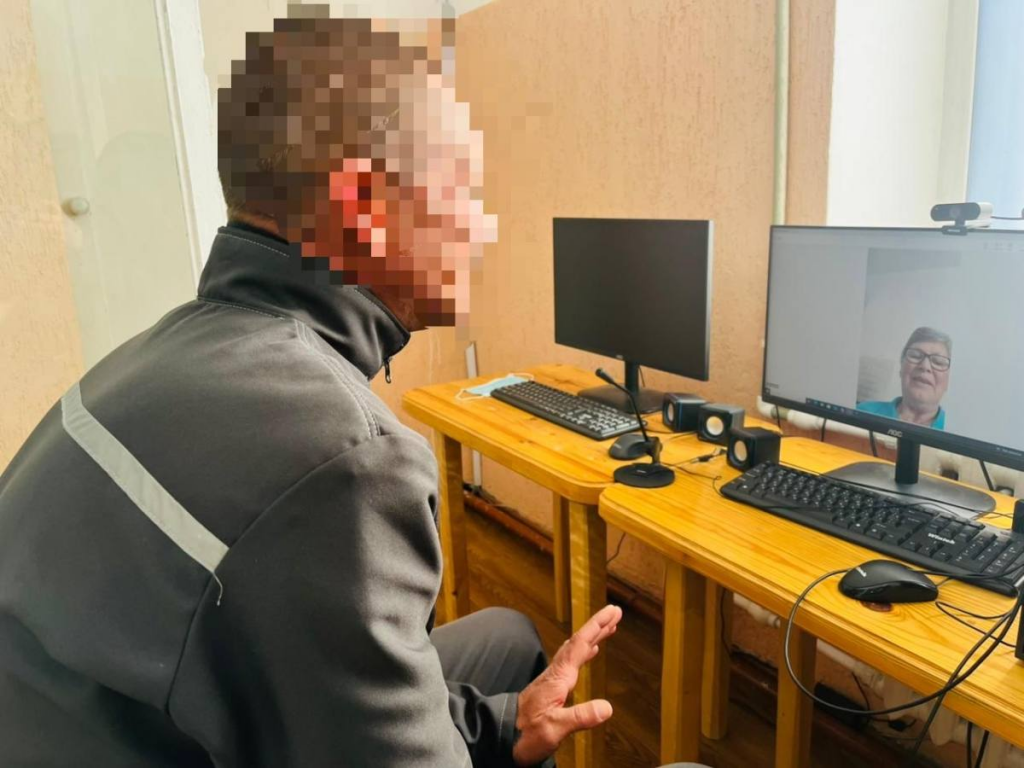 Осужденный поздравил мать в Германии с Днем пожилых людей через видеосвязь