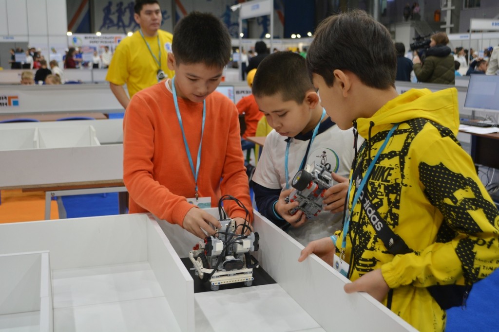 В Караганде проходит международный фестиваль RoboLand-2023
