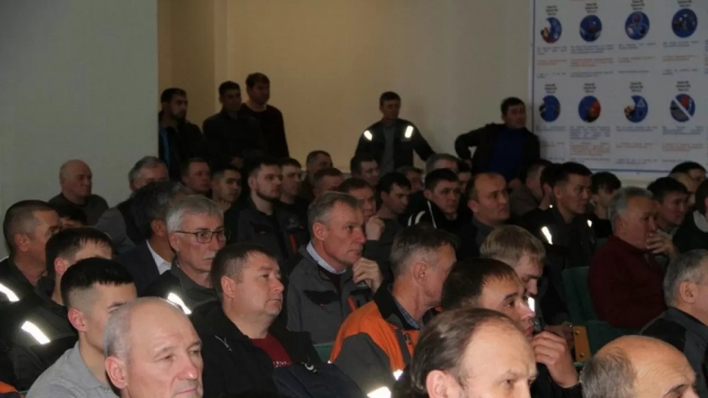 Акимат Карагандинской области проводит встречи с шахтерами на предмет будущей работы отрасли