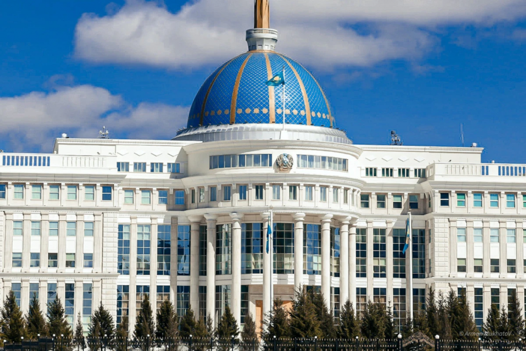 Ұйықтап жатқан жапон әйелімен Үйдегі бисексуалдар шынымен онлайн көру