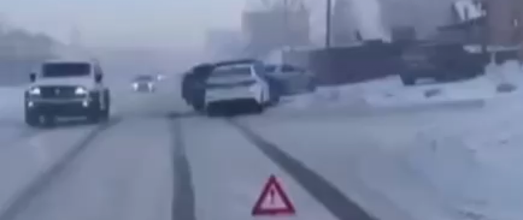 В Караганде произошло дорожно-транспортное происшествие с участием патрульной машины