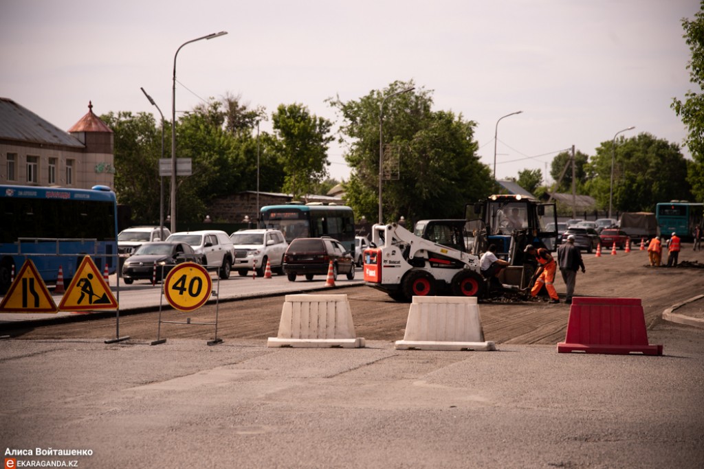 В Караганде начался ремонт участка дороги на проспекте Бухар жырау. Фоторепортаж
