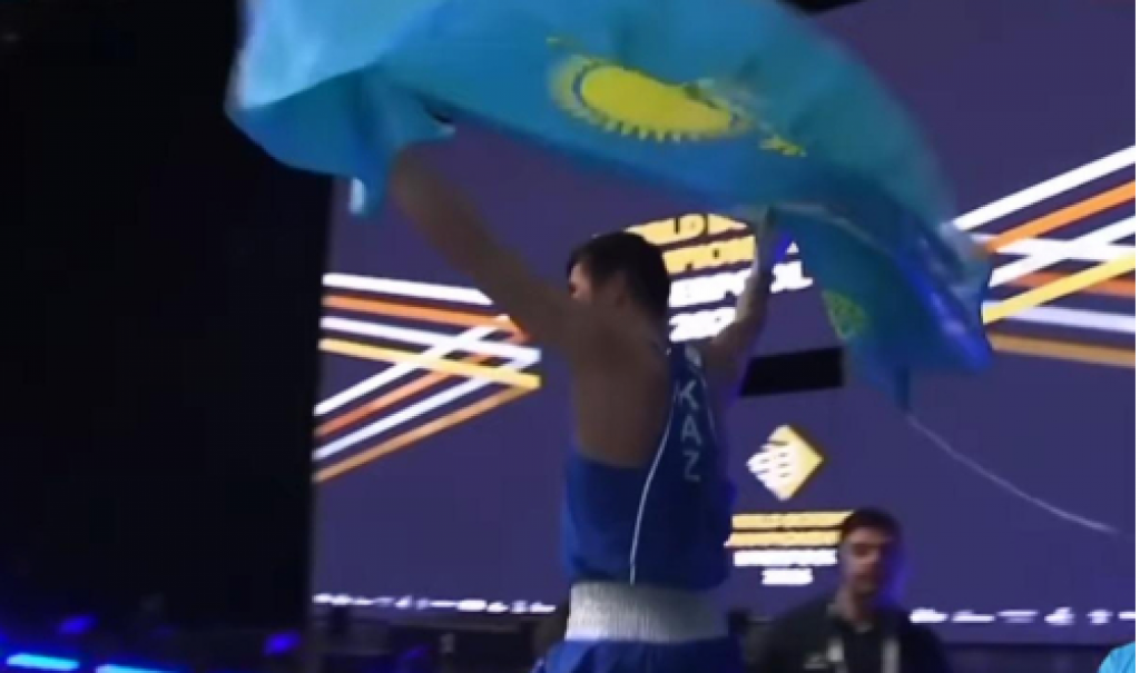 Геннадий Головкин наградил Торехана Сабырхана за «золото» исторического ЧМ-2025