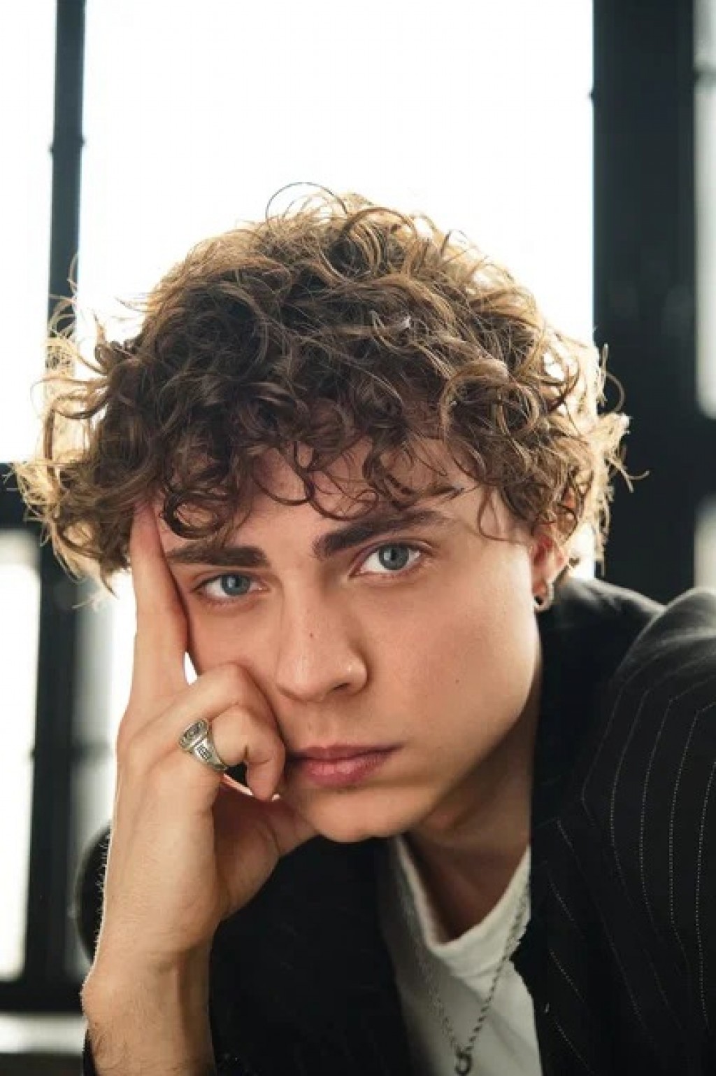 Михаил Сотников и Вероника Журавлева сыграют влюблённую пару в сериале Иви «История его служанки»