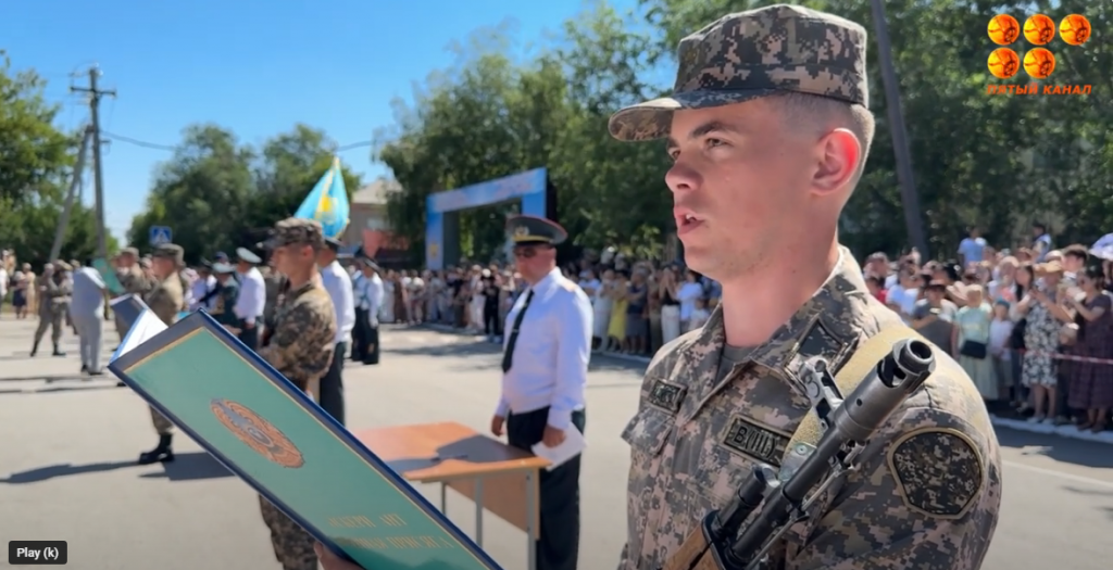 Выпускники военной кафедры Карагандинского технического университета имени Абылкаса Сагинова приняли присягу