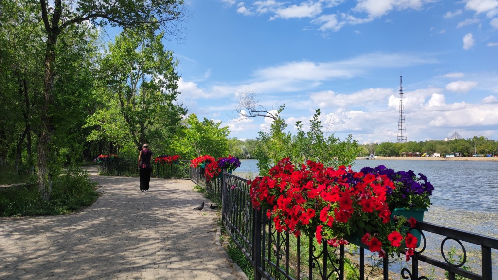 Световой фонтан, лебеди и белки: Центральный парк Караганды обещают сильно преобразить