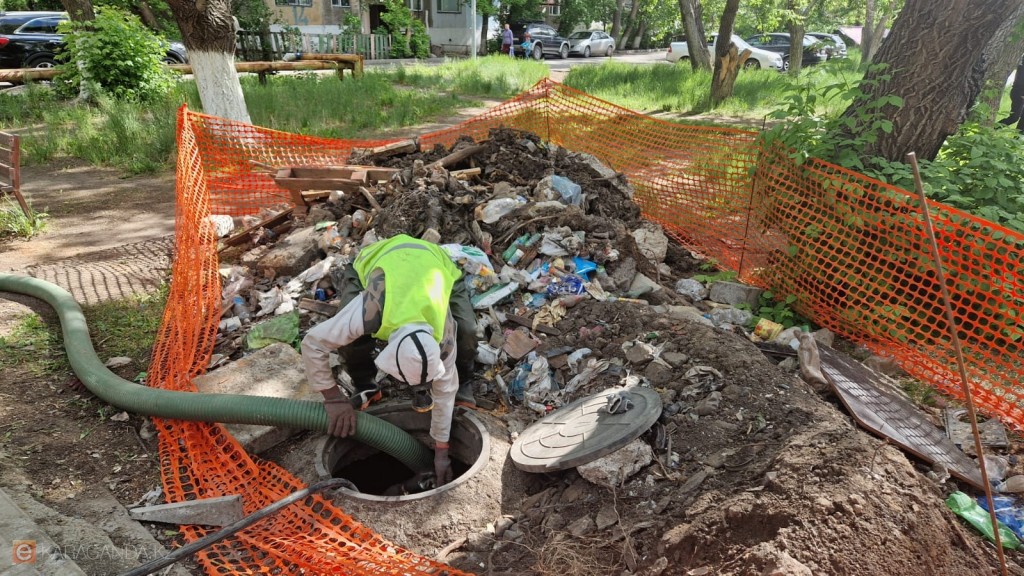 В Караганде очищают и восстанавливают ливневую канализацию
