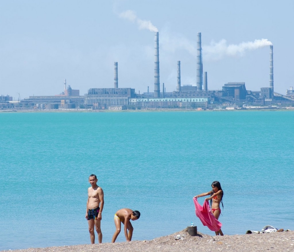 На Балхаше официально открыли купальный сезон