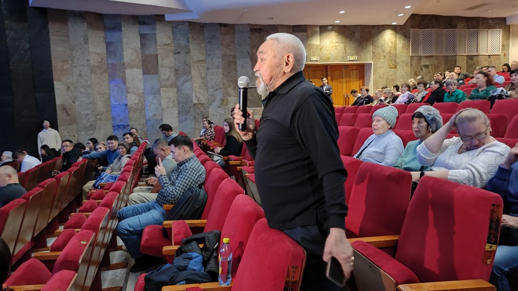 «Многие вещи упускаются»: аким Карагандинской области встретился с жителями Темиртау