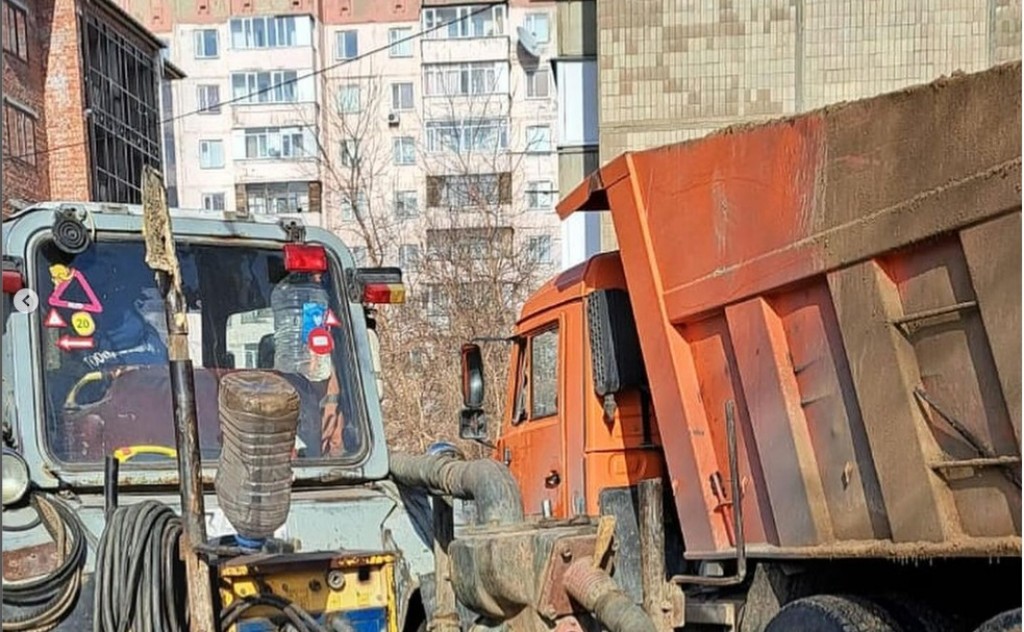 В двух районах Караганды устраняют водопроводные аварии