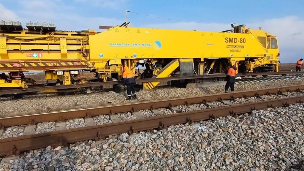 Где в Карагандинской области обновят железнодорожные пути