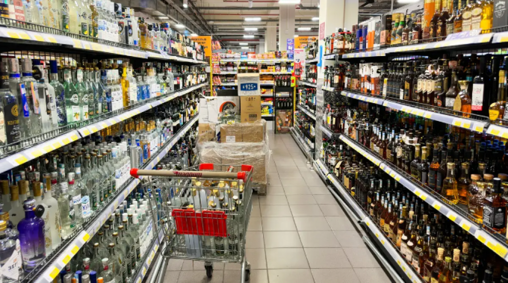 МВД Казахстана предлагает усилить контроль за продажей алкоголя