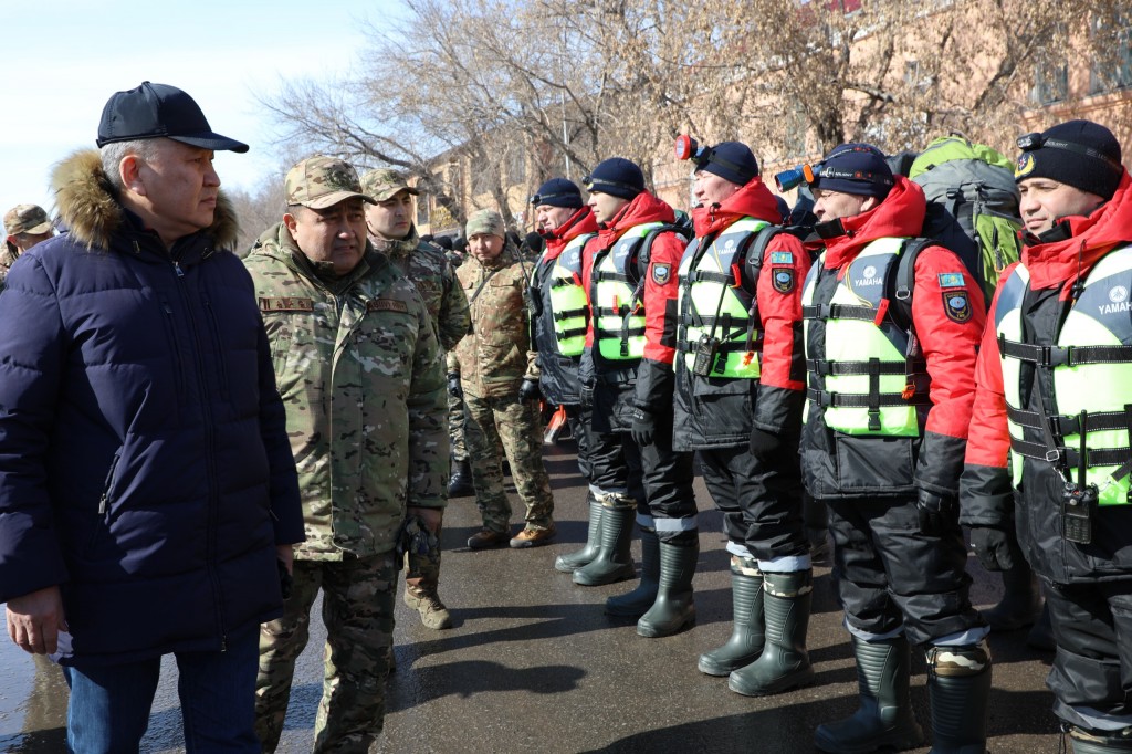 Дополнительные силы для борьбы с паводком направили в некоторые районы Карагандинской области