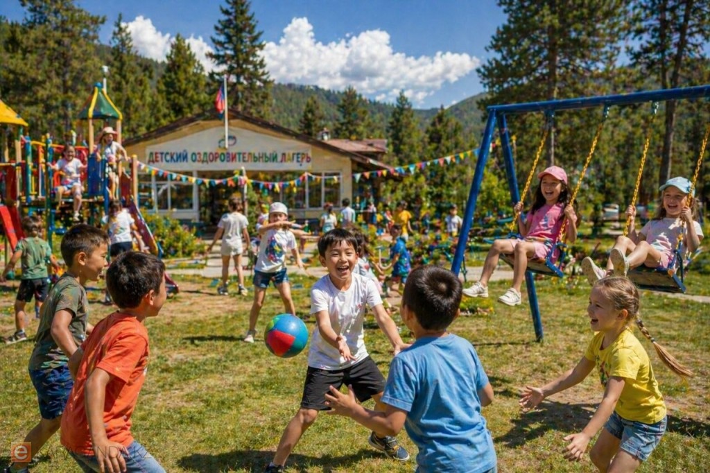Сколько казахстанских школьников отдохнет в лагерях летом 2026 года