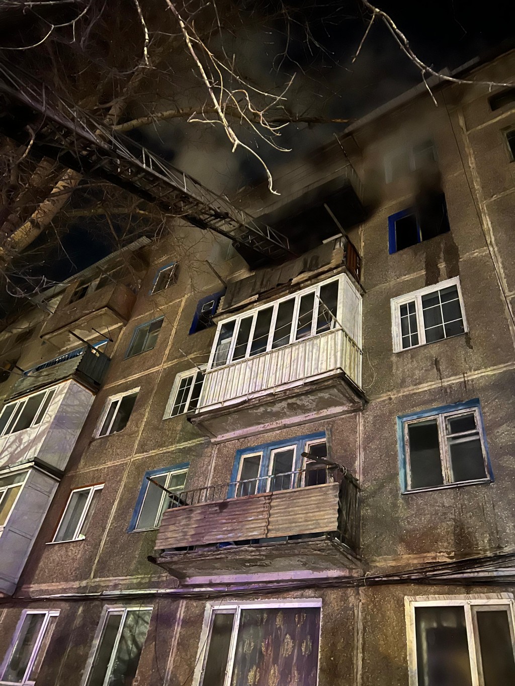 Мужчина погиб в Караганде, отравившись угарным газом во время пожара