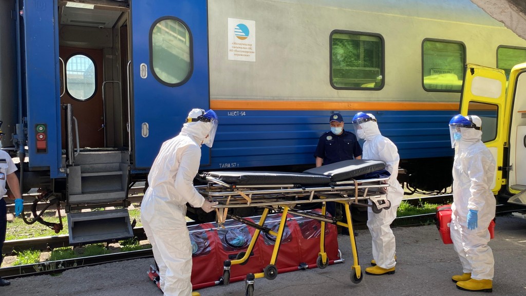 Учения на рельсах: в Караганде «ловили» опасный вирус в поезде