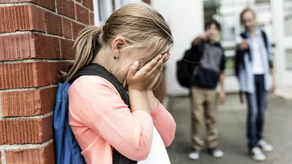 Чтобы избежать буллинга, не надо выкладывать в соцсетях фото детей, получивших подарки