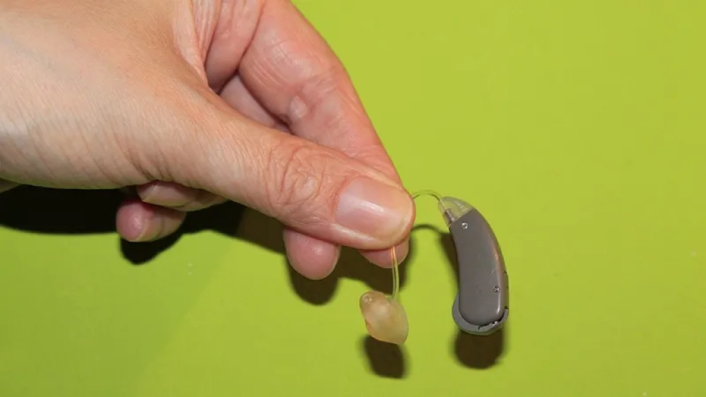 Казахстанцев с нарушением слуха обеспечат слуховыми аппаратами