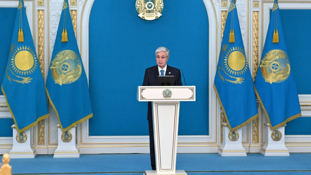 Президент: Журналисты несут свет просвещения в общество