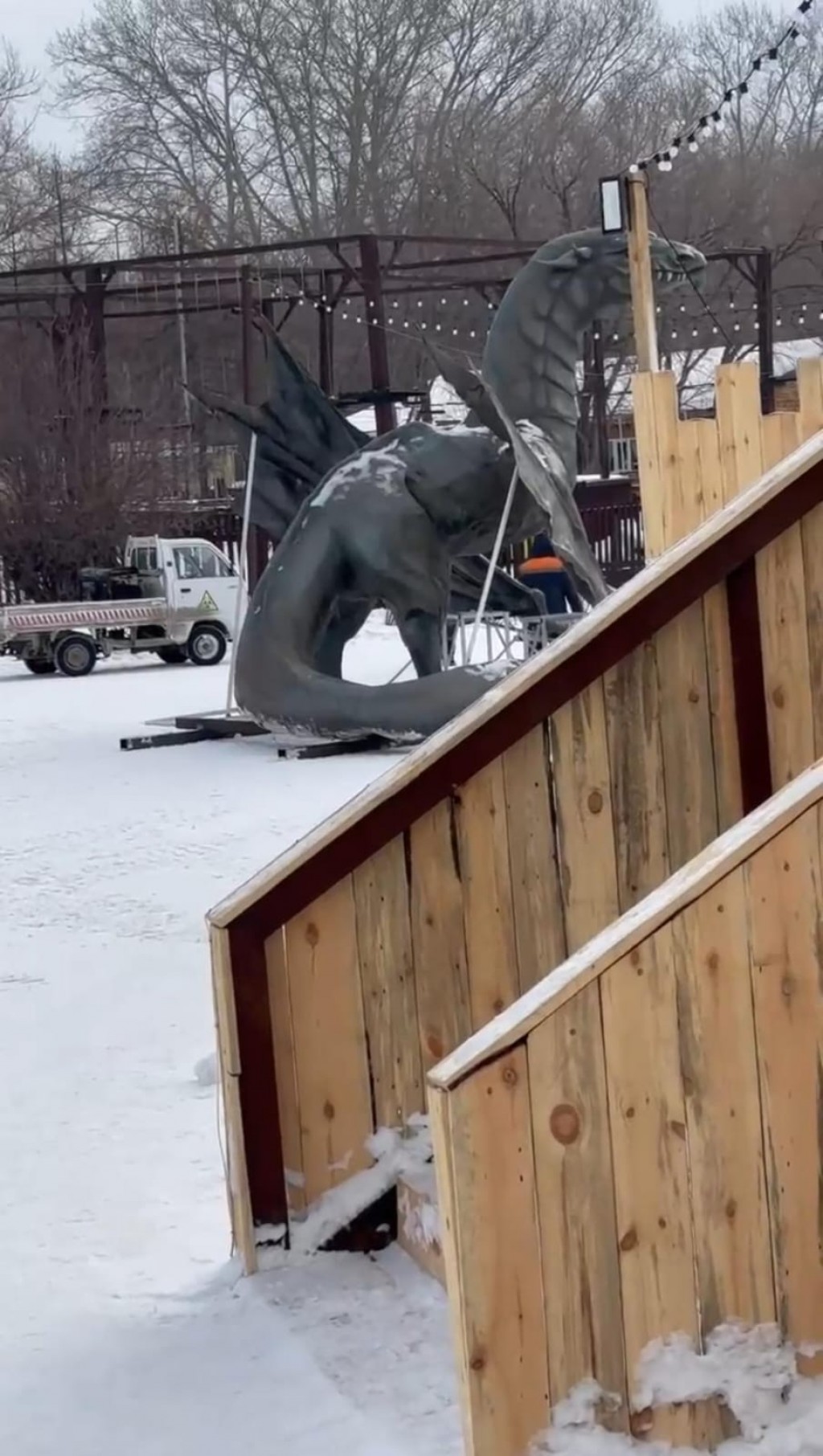 Ёлки убраны, драконы улетели: новогодние украшения постепенно разбирают в Караганде