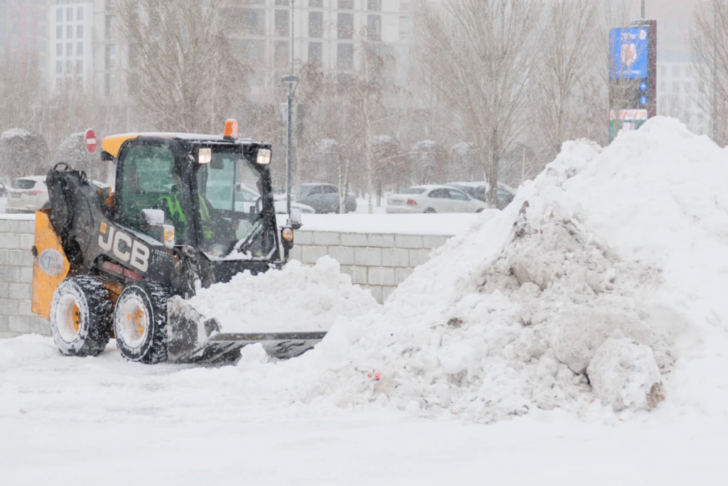 Как избежать беды на дороге в зимнюю непогоду: рекомендации МЧС Казахстана