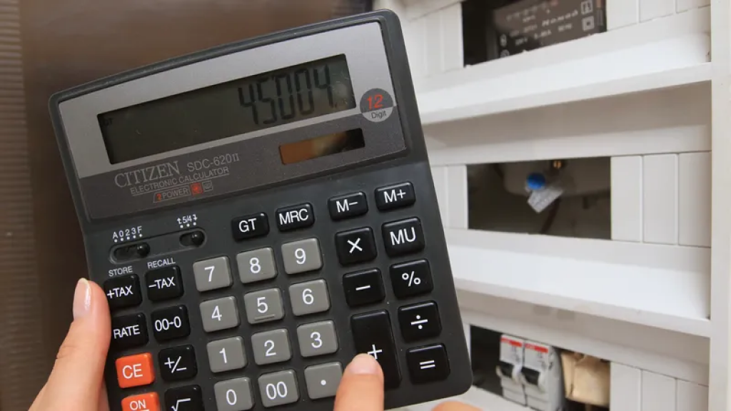 Кому будут компенсировать повышение коммунальных услуг в Казахстане