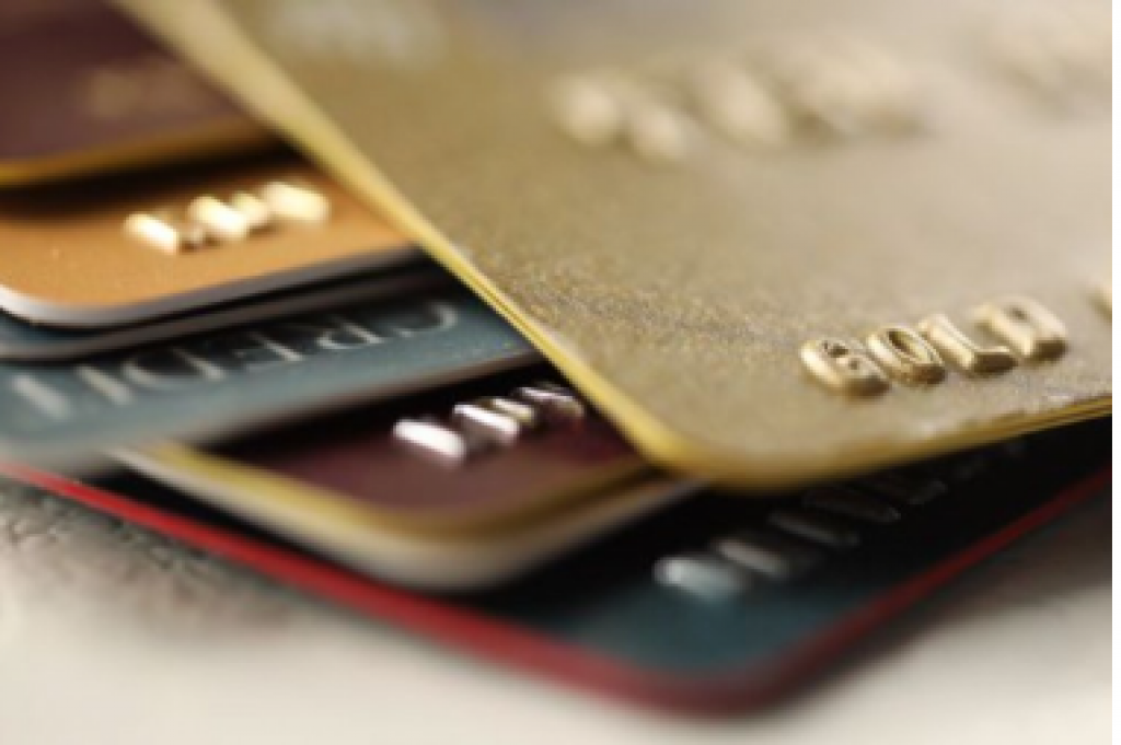 Сколько казахстанцев установили запрет на выдачу кредитов