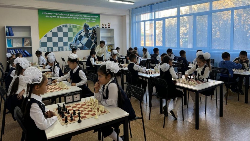 Шахматы в школе: в Карагандинской области дети учатся логике и стратегии с начальных классов