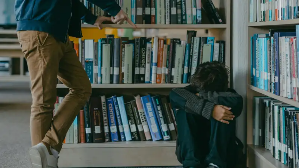 Sim-карты для детей и школы для родителей: новые меры по защите детей предлагают в Казахстане