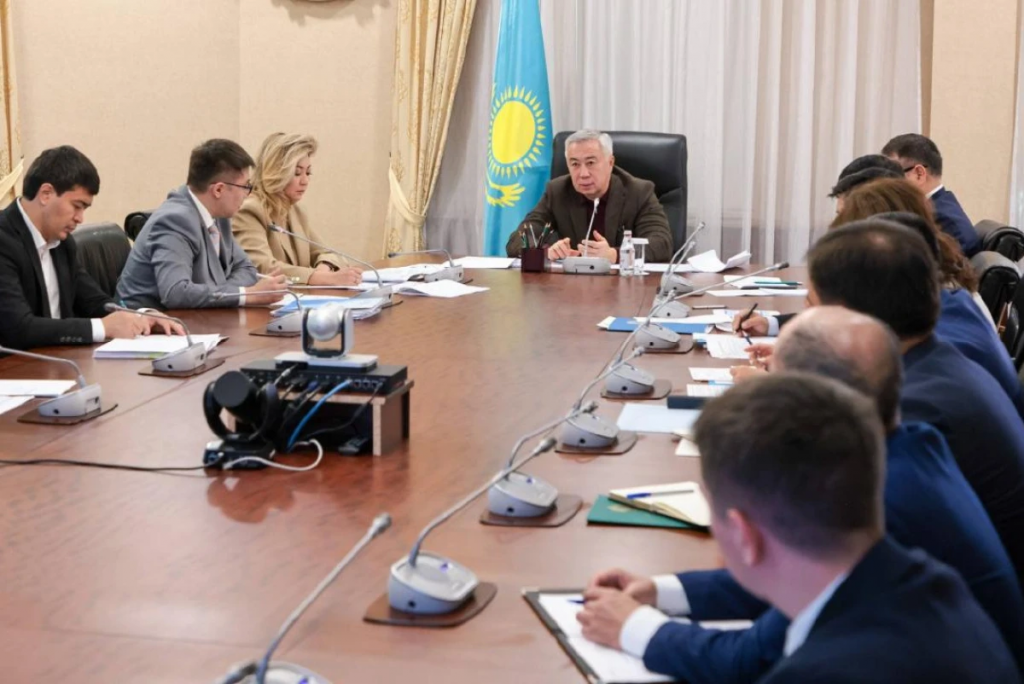 Жумангарин поручил срочно сдерживать рост цен на продукты и услуги