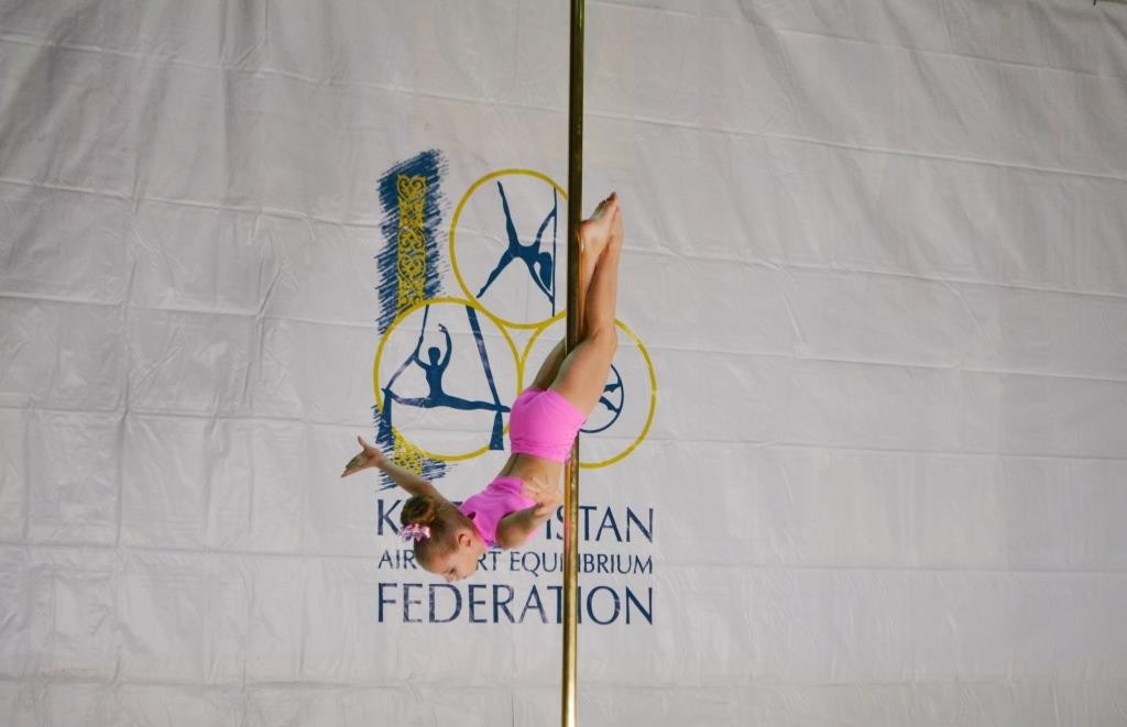 Чемпионат по воздушно-спортивному эквилибру проходит в Караганде