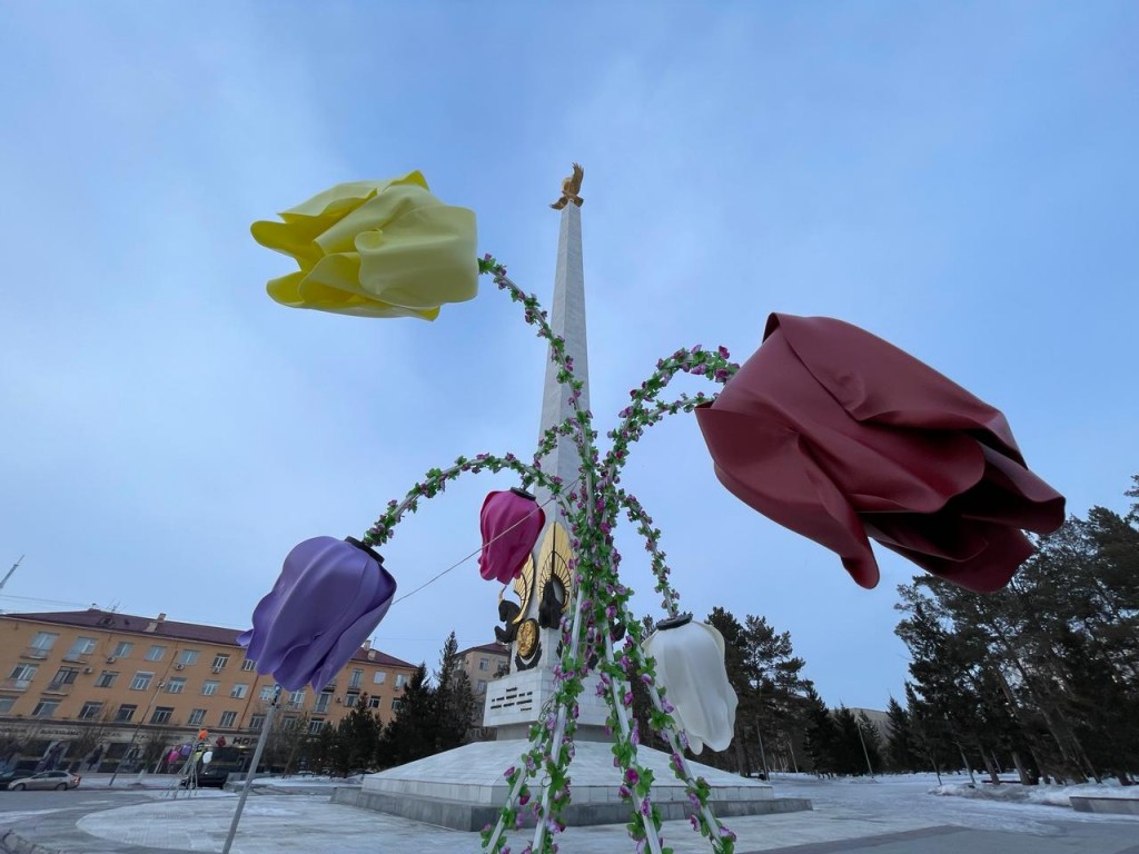 В Караганде установили фотозоны к 8 Марта