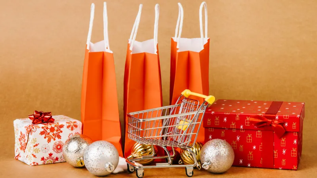 Жаңа жылдық сатып алулар мен сыйлықтар: мерекелік шопингтен кейін ақшасыз қалмауға болады