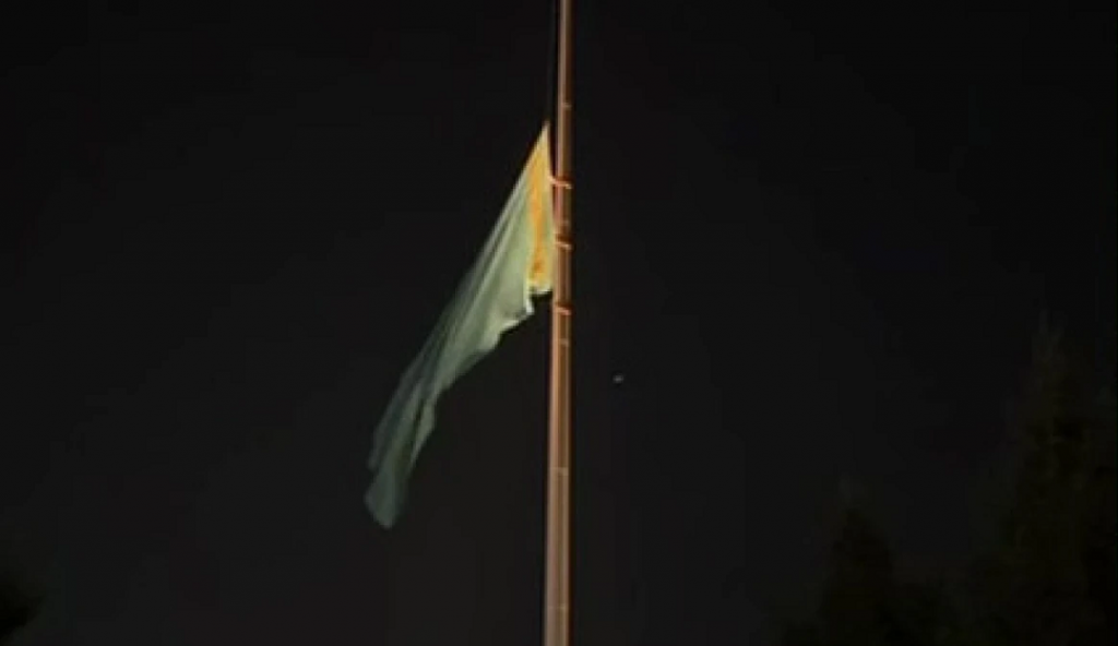 Главный флаг приспустили в Астане по случаю траура