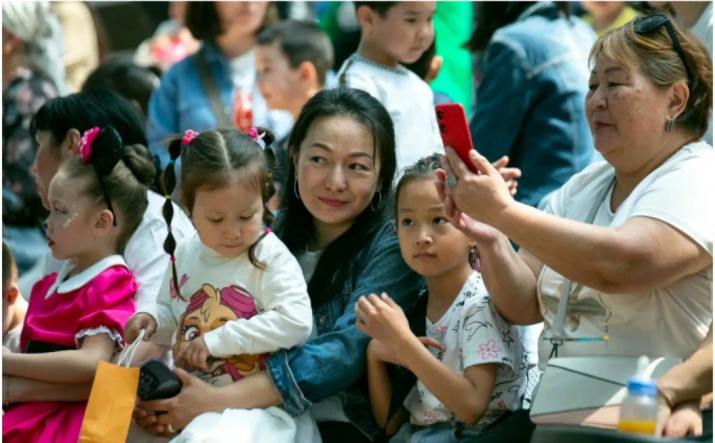 В Казахстане утвердили форму сотрудников органов по защите прав детей