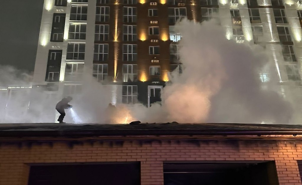 Гаражи около жилого комплекса горели в Караганде