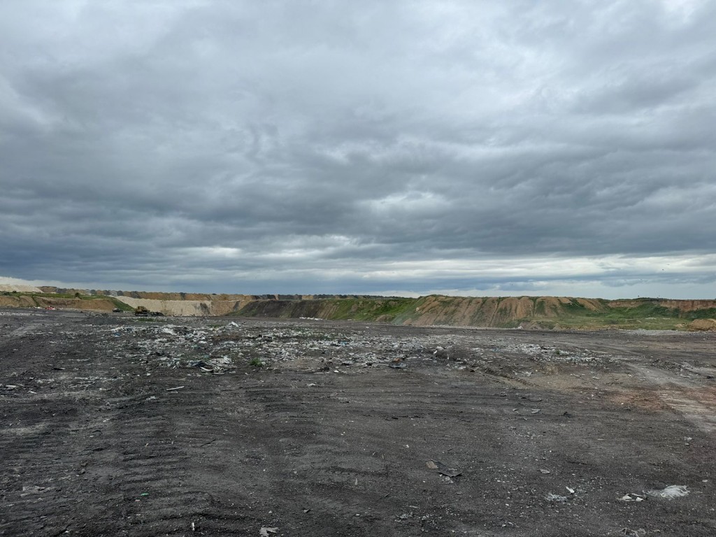 Экологи оштрафовали на 500 тысяч тенге полигон бытовых отходов в Сарани