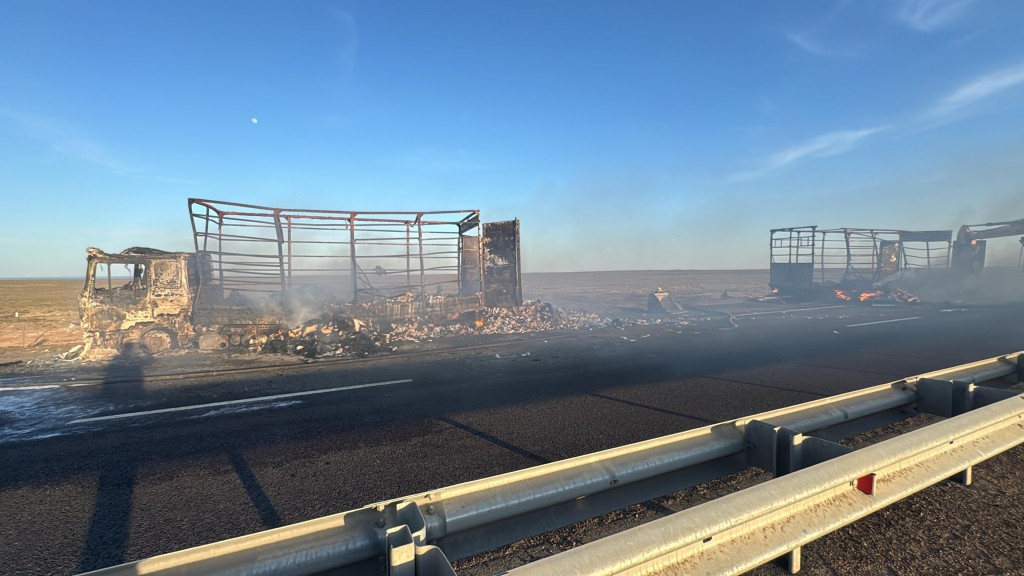 На республиканской трассе горел грузовик с прицепами – обошлось без пострадавших