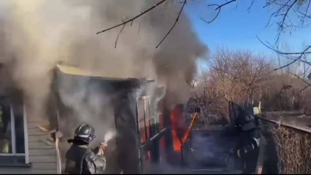 В Караганде по улице Металлистов произошел пожар