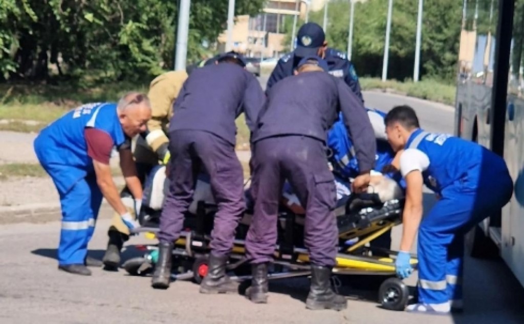 Момент столкновения автобуса и минивэна в Караганде попал на видео